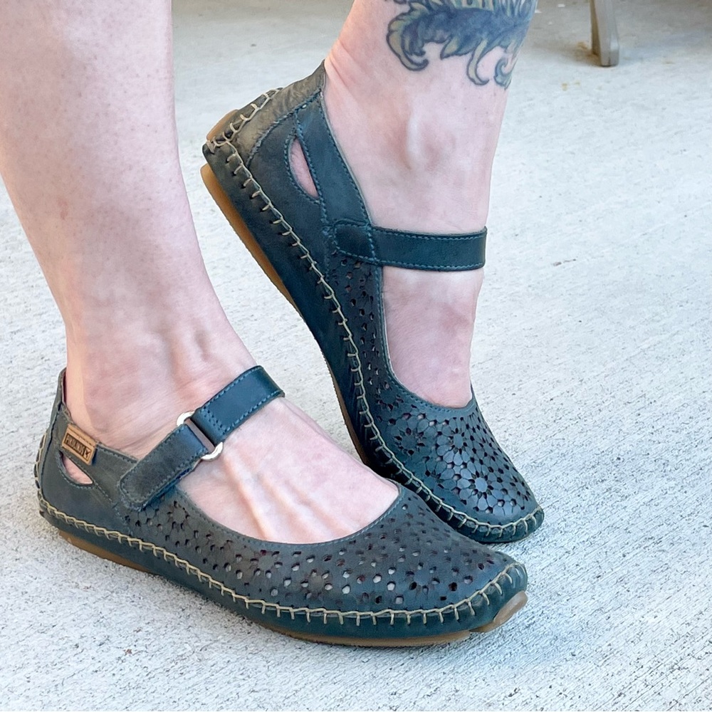 Pikolinos leather moccasin flats 35EU 4.5 - 5.5